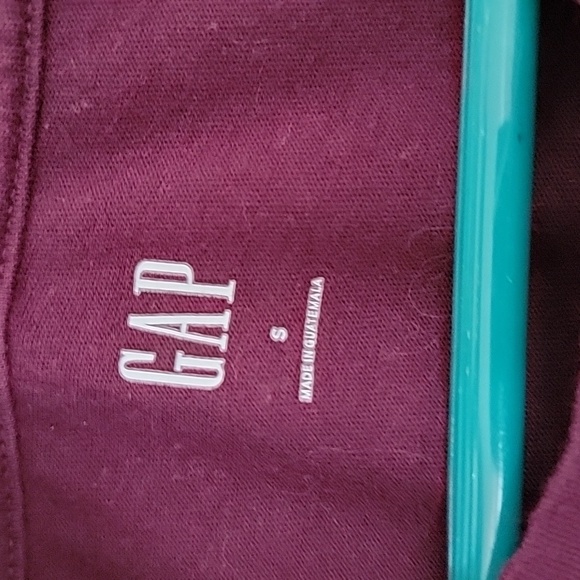 GAP Shortsleeve Classic Tee Maroon Size Small - Picture 2 of 2